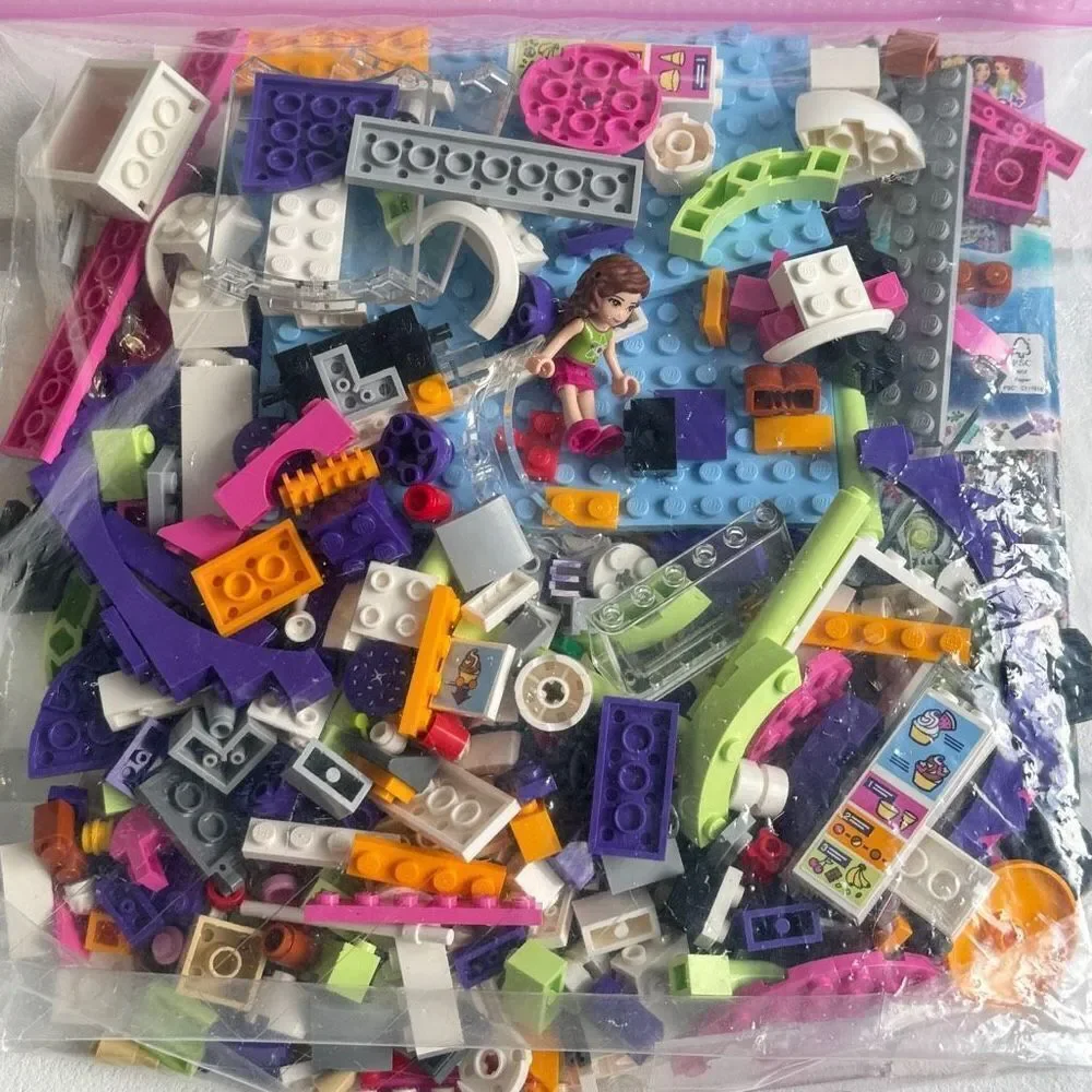 LEGO Friends Heartlake Frozen Yogurt Shop #41320 Complete Minifigures & Manuals